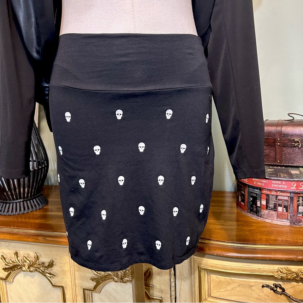 Victoria’s Secret Black & White Skulls Stretch Mini Skirt Large